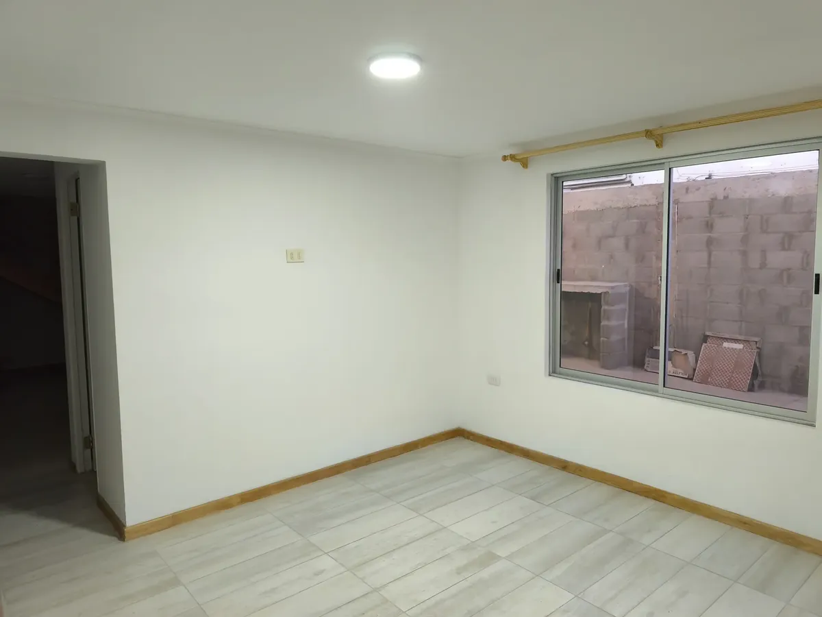 Imagen 3 de 16 de Se Arrienda Amplia Y Luminosa Casa De 90 M2 2 Dormitorios