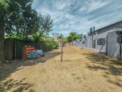 Terreno En Barrio Tango Fisherton Completamente Consolidado