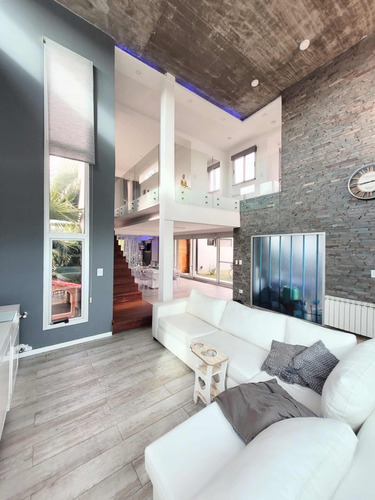 Casa 4 Dormitorios, Campos De Esther