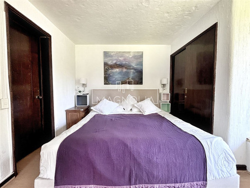 Casa En Arriendo De 6d/4b En Las Condes