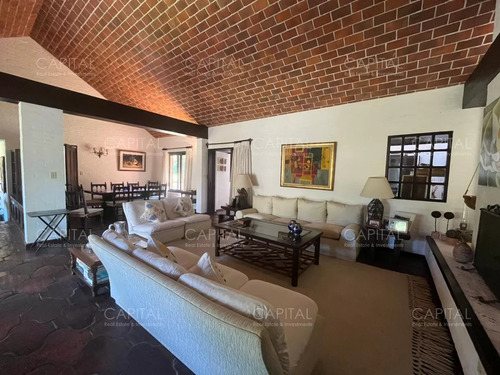 Venta De Espectacular Casa En Barrio Golf