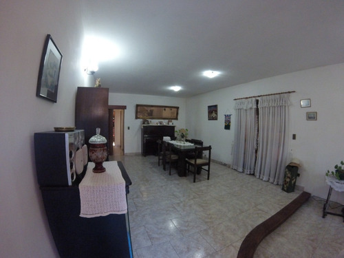 Imagen 8 de 14 de Impecable Chalet A La Venta En Barrio San Rafael