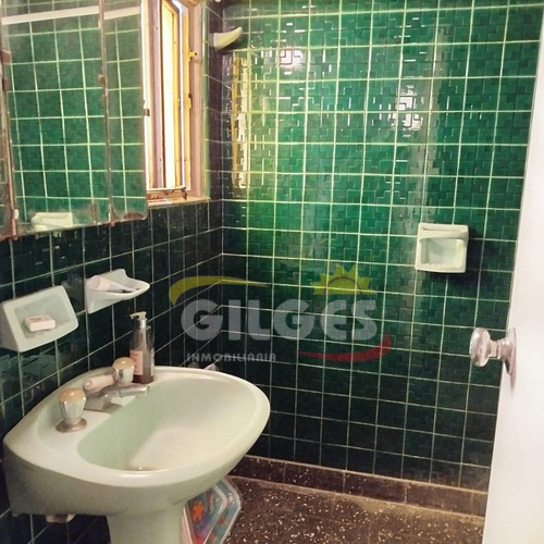 Venta De Casa 5 Amb. En Ramos Mejia Con Fdo. Con Quincho