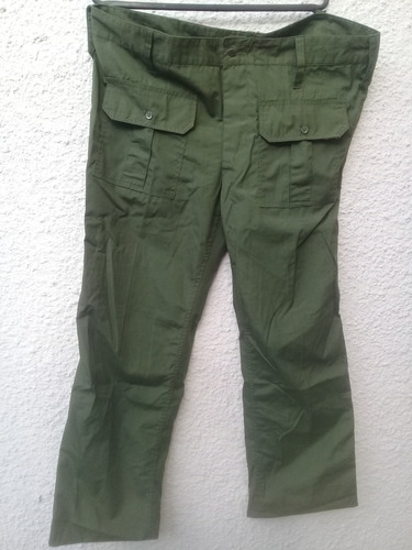 Pantalón Gabardina Verde Con Bolsillos Delanteros Talle 46.