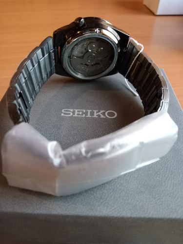 Seiko SNKE03KC Reloj Automático 21 Rubis Color de la correa Negro Color del bisel Negro Color del fondo Negro