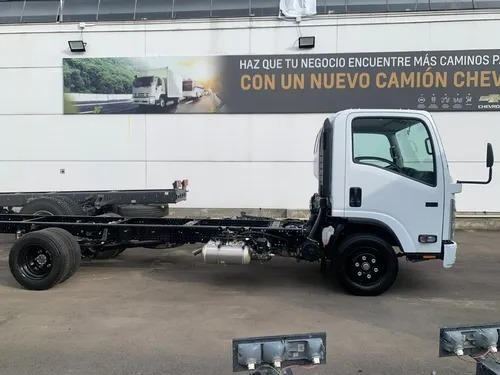 Imagen 12 de 16 de Chevrolet Nrr Diesel 2023