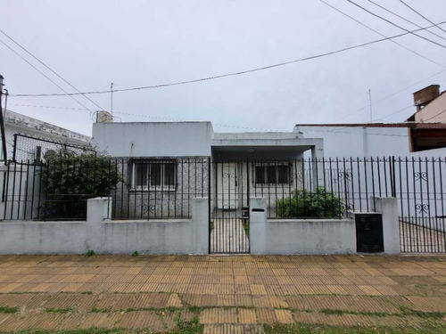 Casa 3 Amb. En Buena Ubicación 