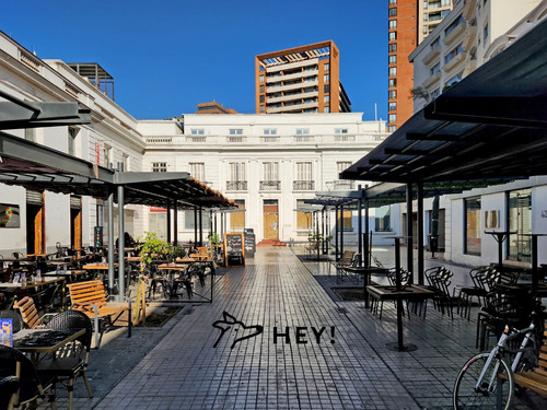 Gran Casona De Estilo Francés Para Uso Comercial