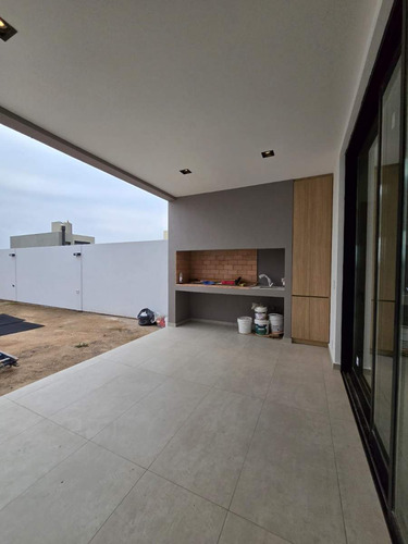 Venta Casa En Planta Baja A Estrenar De 3 Dormitorios En Colinas De Manantiales - No Dejes Pasar Esta Oportunidad!!