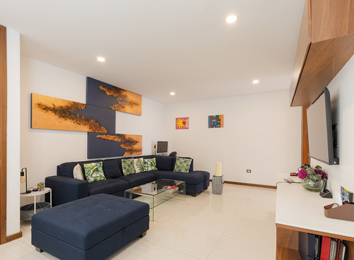 Casa En Venta La Concepcion Zavaleta Con Doble Altura Y Amplio Jardin