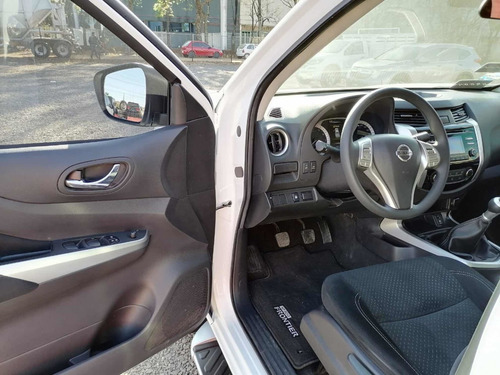Imagen 10 de 14 de Nissan Np300 Frontier 2018 2.5 Le Aa Mt