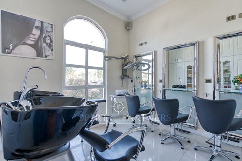 Arriendo, Centro De Salud Con Excelentes Instalaci...