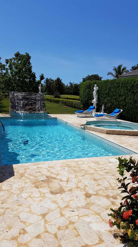 Imagen 1 de 11 de Villa 1,000m2 De 5 Habitaciones Metro Country Club