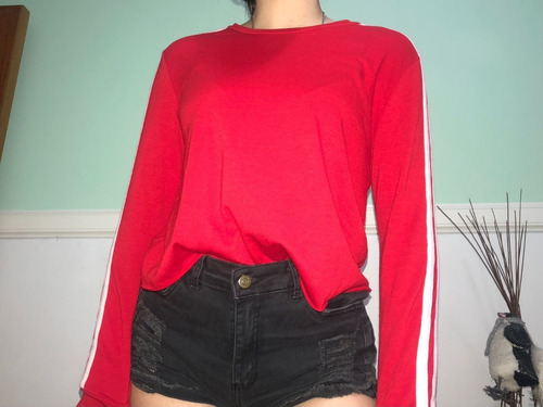 Remera Manga Larga Roja Con Tiras Laterales Rosas