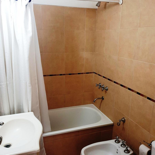 Imagen 10 de 12 de Departamento De 2 Amb Con Cochera En Castelar Norte