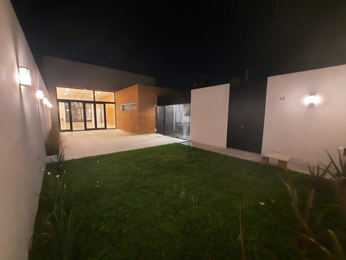 Imagen 29 de 30 de Local En La Plata - 137 E/ 47 Y 49 - Dacal Bienes Raices