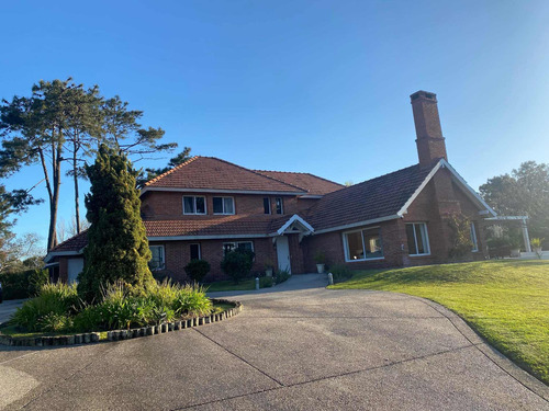 Imagen 3 de 12 de Mansión En Barrio Golf Punta Del Este Alquiler Y Venta