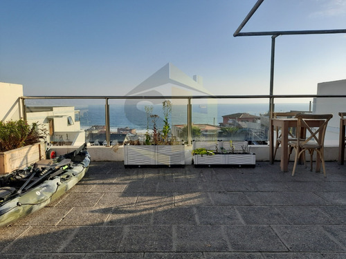 Se Vende Dpto Con Gran Terraza Y Vista Al Mar, En Reñaca. 