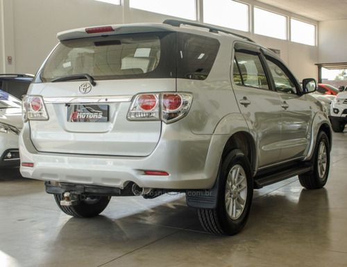 Toyota Hilux SW4 3.0 SRV 4X4 CD 16V TURBO INTERCOOLER DIESEL 4P AUTOMÁTICO
