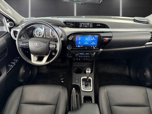 Toyota Hilux 2.8 D-4D TURBO DIESEL CD SRX 4X4 AUTOMÁTICO