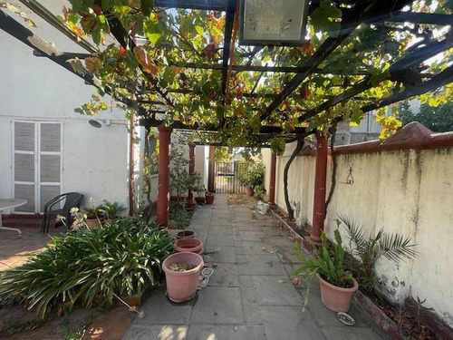 Casa En Venta De 4 Dorm. En Ñuñoa