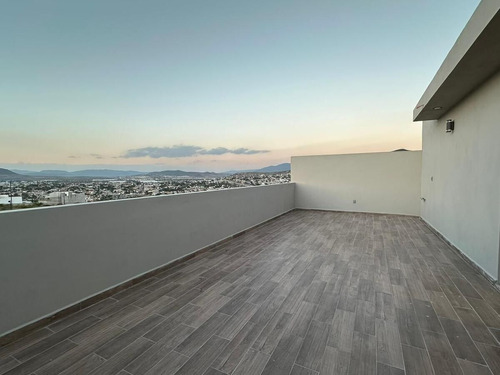Se Vende Hermosa Residencia Con Diseño De Autor En Lomas De Juriquilla