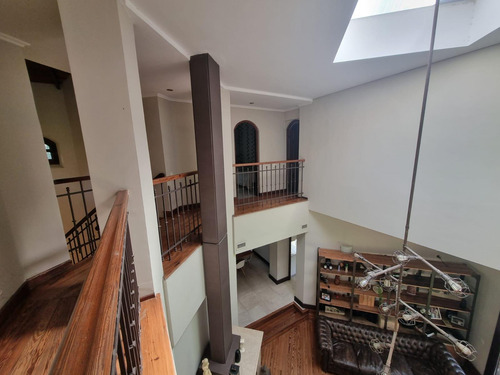 Casa De 6 Ambientes En Venta Con Cochera En Las Lomas De San Isidro
