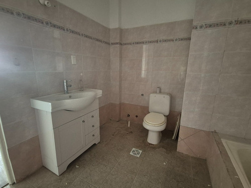 Amplio, 4 Habitaciones, 2 Baños. Garage. Impecable. Para Empresa