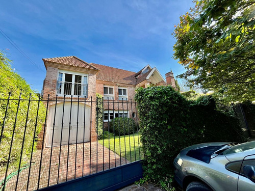 Excelente Casa En Venta En Punta Chica De Libertador Al Río, 4 Dormitorios, Gran Jardín