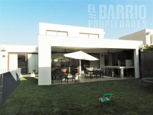 Imagen 1 de 20 de Casa En Venta De 3 Dormitorios En Colina