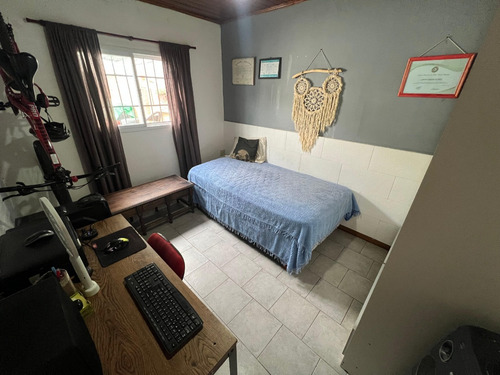 Impecable Casa Sobre Calle 26 De Julio (barrio Escribano)