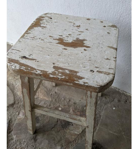 Taburete Bajo De Madera, Estilo Rústico, Patinado, Alto 44cm (Usado)