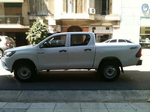 Toyota Hilux 4x4 Dc Dx 2,4tdi 150hp Man 6 Vel Entrega Ya '24
