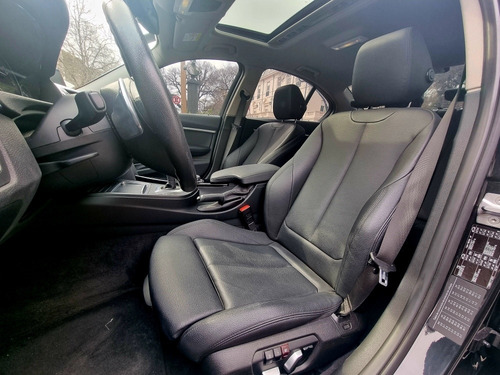 Imagen 12 de 14 de Bmw Serie 3 2016 3.0 330i Sedan Sport Line 252cv