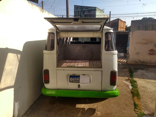 Imagem 3 de 9 de Kombi
