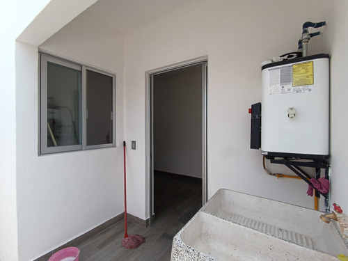 Casa En Venta Con Alberca Privada Y Una Sola Panta En Par Vial Jiutepec Morelos
