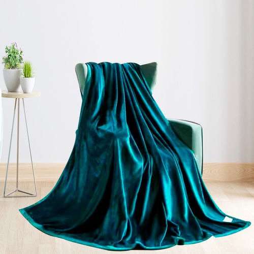 Manta Esencial Unicolor Esmeralda Extradoble Color Verde Diseño De La Tela Liso