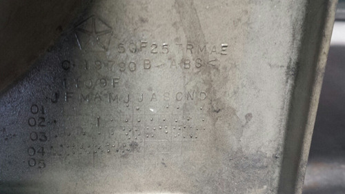 Parrilla Delantera Jeep Cherokee Kj 02/04 Original