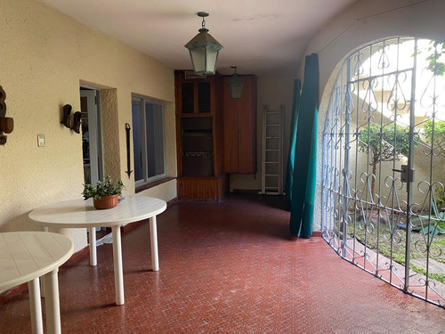 Venta Casa 5 Amb Dependencia Terraza Patio Jardin Parrilla En Floresta Norte