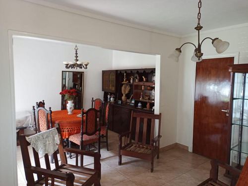 Casa En Venta - 3 Dormitorios 3 Baños - Cochera - 284mts2 - Mar Del Plata