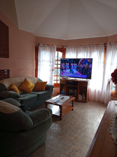 Imagen 2 de 29 de V100 - Excelente Casa En Venta, 4 Ambientes - Todos Los Servicios