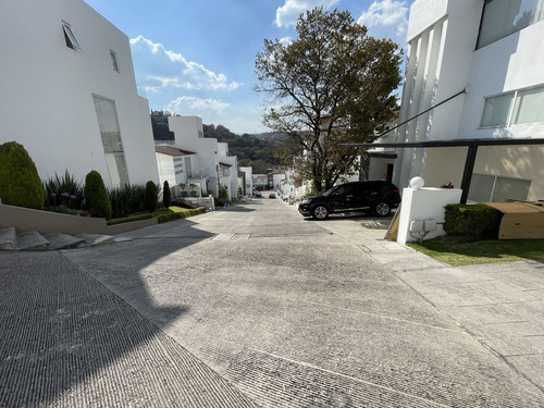 Casa En Venta En Privada Cerca De La Entrada Con Excelente Vista Al Bosque
