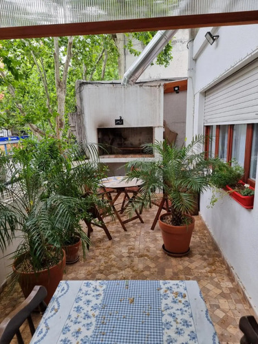 Vendo Excelente Apartamento Al Frente, 2 Dormitorios, Terraza Con Parrillero Y Patio, Sin Gastos Comunes.