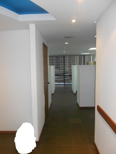 Vendo Oficina De 125 M2. Edificio Gerencial Quorum, Los Ruices.