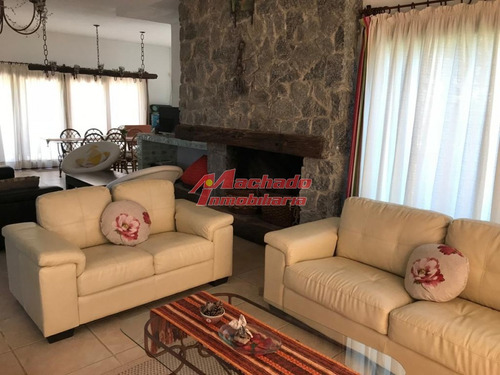 Hermosa Casa En Brava- Ref: 3983
