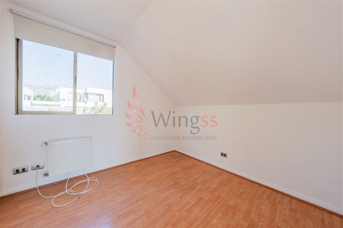 Casa En Venta De 4 Dorm. En Colina