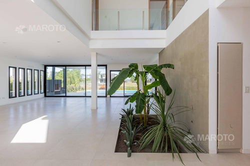 Imagen 23 de 30 de Casa En Venta A La Laguna En Canton Norte- Maroto Propiedades-