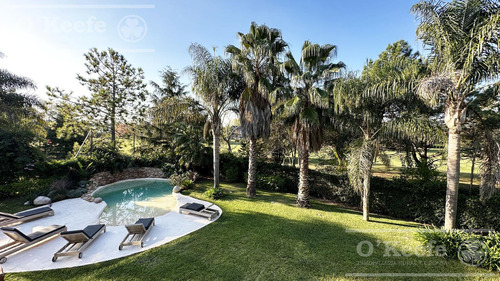 Imagen 3 de 30 de Casa En Venta De Categoría De Seis Ambientes En Abril Club De Campo