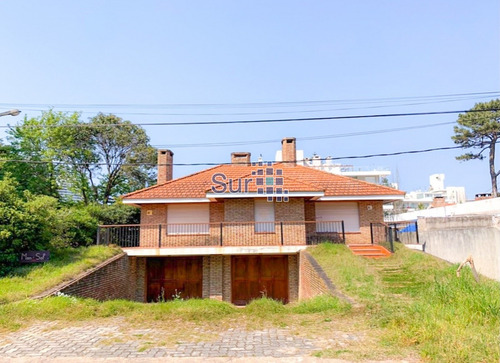 3 Dormitorios Y Servicio En Aidy Grill- Ref: 249