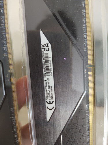 Memória Ram Corsair Rgb. 8gb Cada (2 Pentes) 3600mhz (Usado)